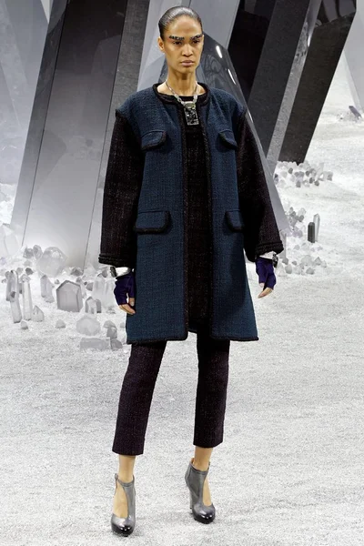 Look 16